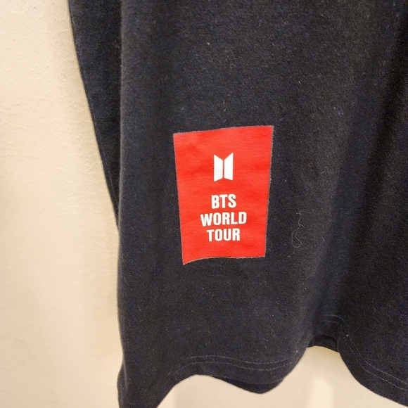 Wan Chen Black BTS World Tour Tshir Fits M/L - Picture 8 of 10